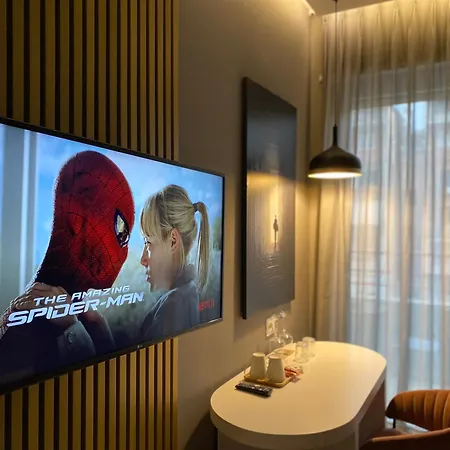 Retreat Тирана