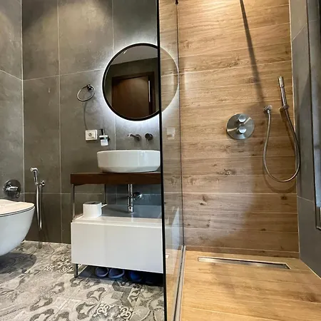 Retreat Aparthotel 4*