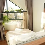 Retreat Aparthotel 3*