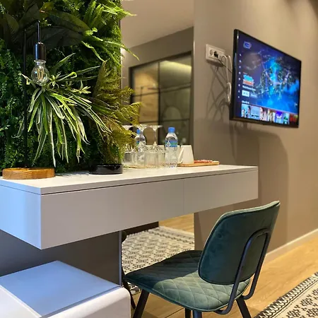 Retreat 4* Tirana
