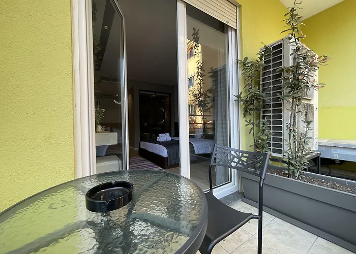 Retreat Aparthotel