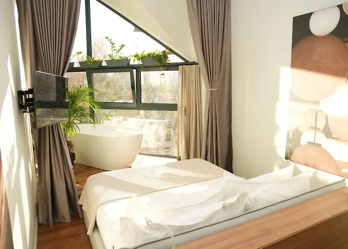 Retreat Aparthotel 4*